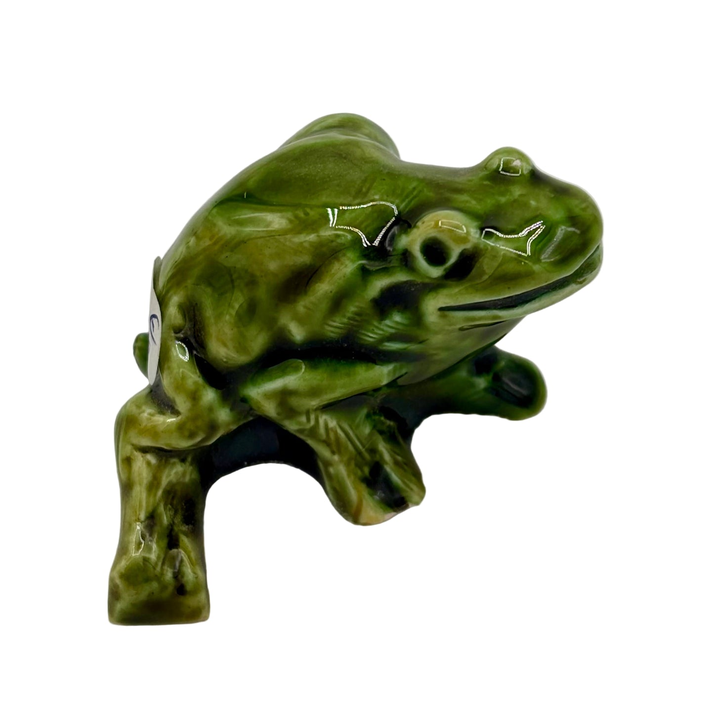 Figurine en céramique représentant une grenouille, façonnée à la main à Aspiran