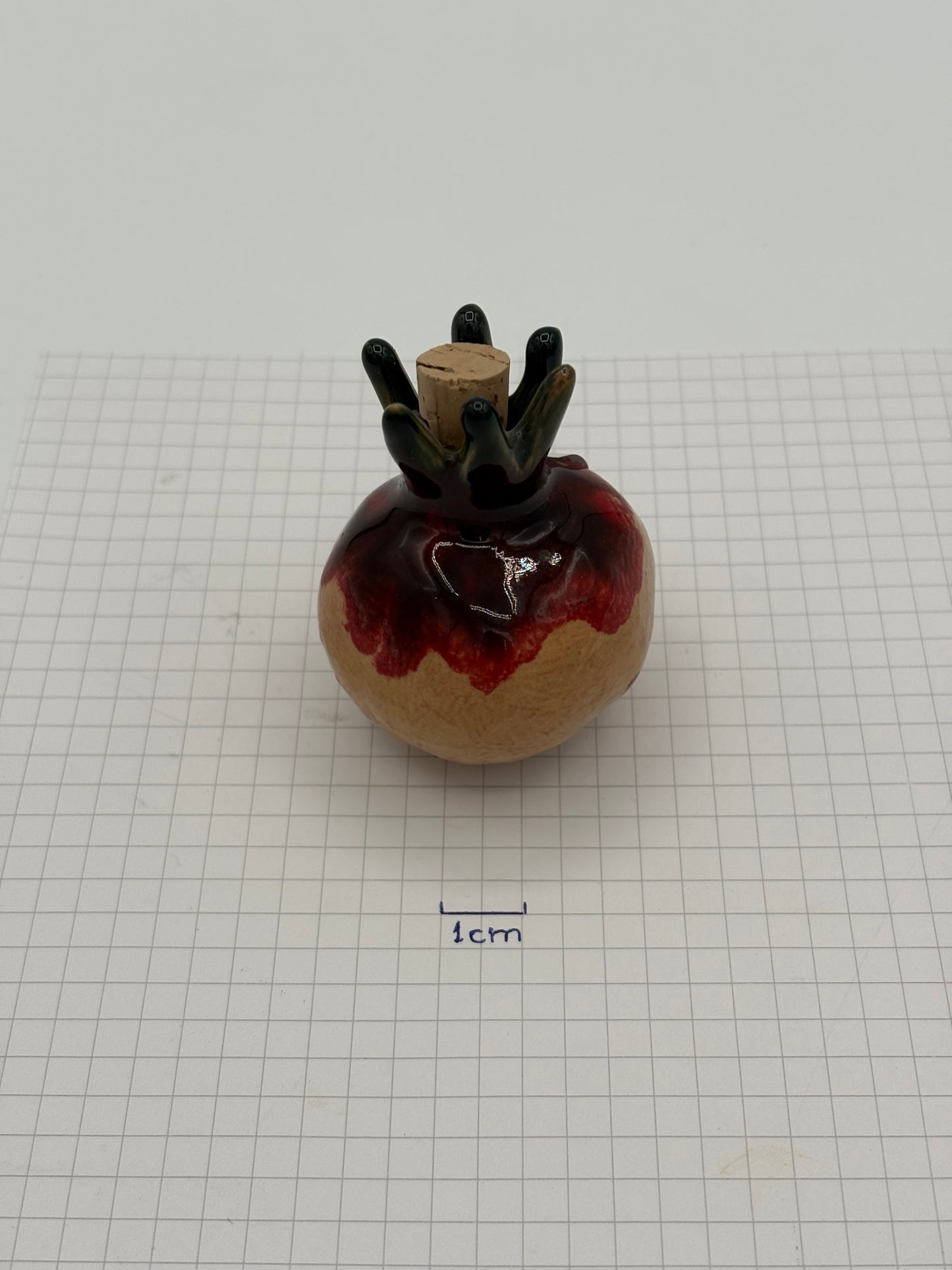 Grenade en céramique moulée et émaillée à Aspiran