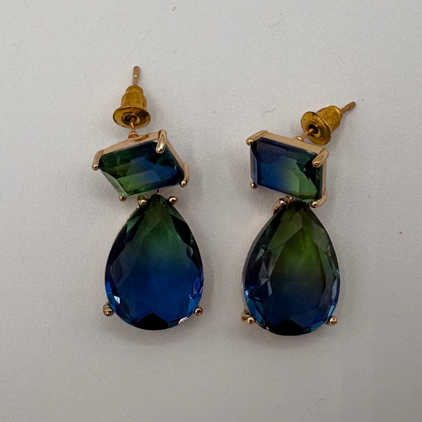 Boucles d’oreilles (verre bleu–vert)
