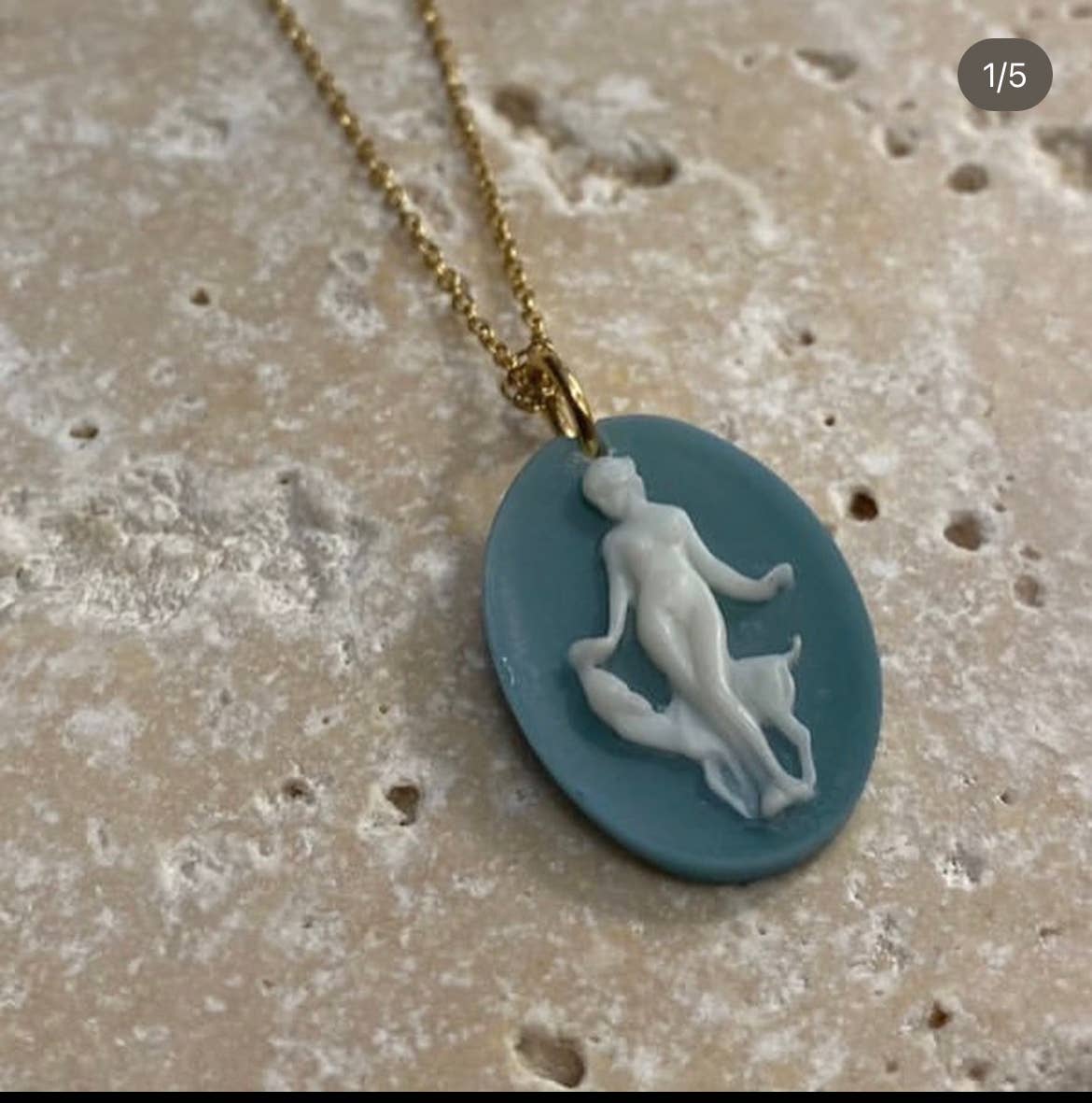 Collier Pendentif Camée Déesse Diane — Résine Vintage