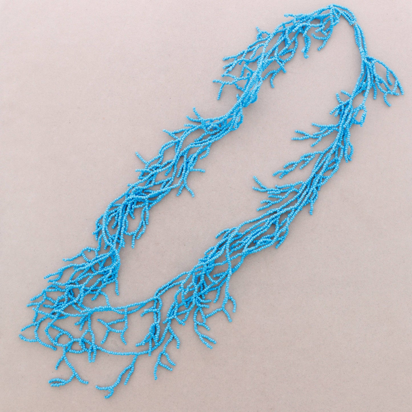 Long collier de perles corail