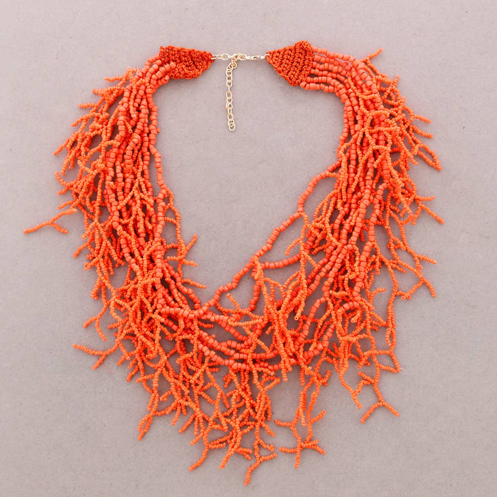 Collier ras du cou avec pendentif et perles corail noires