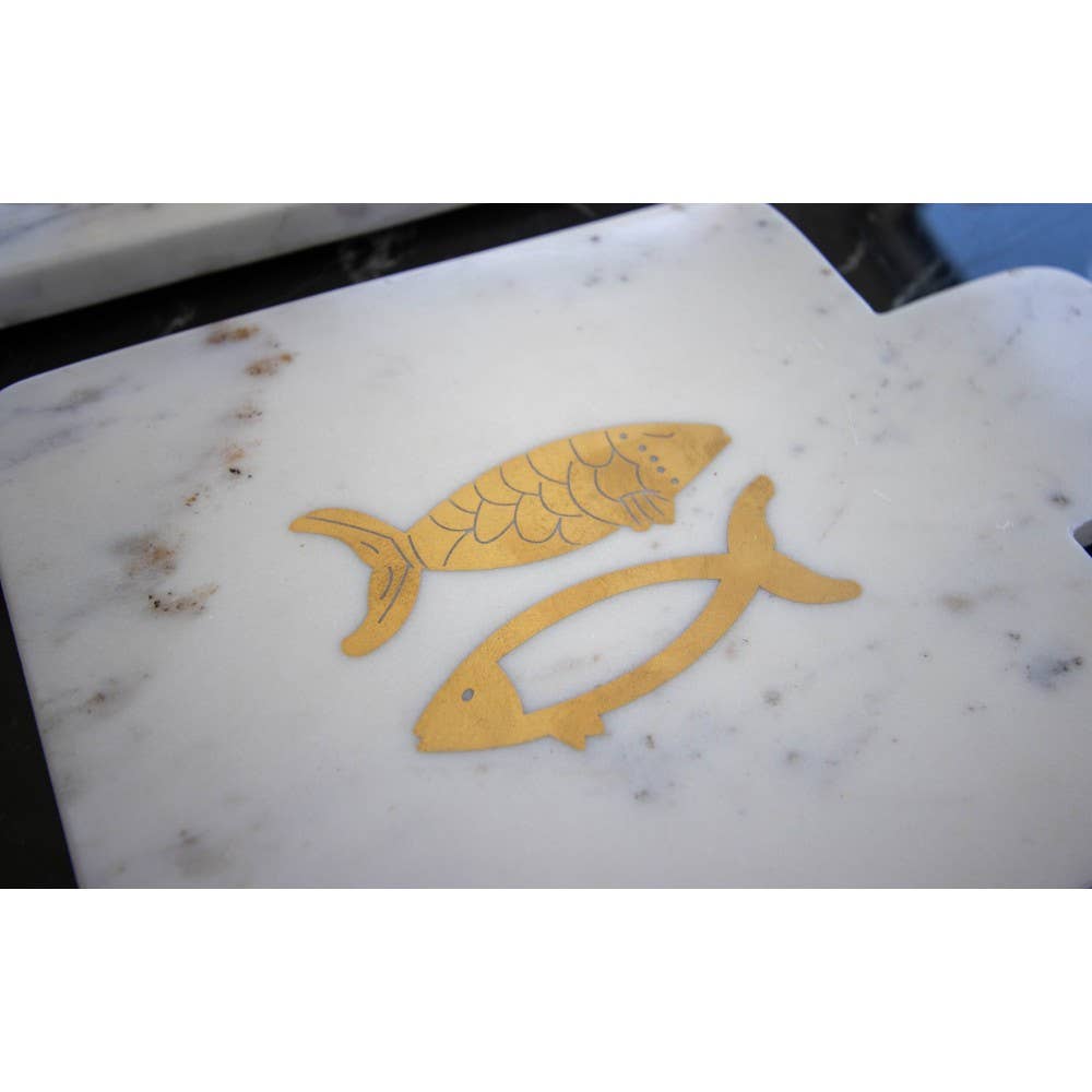 Planche à fromage en marbre motif poisson doré