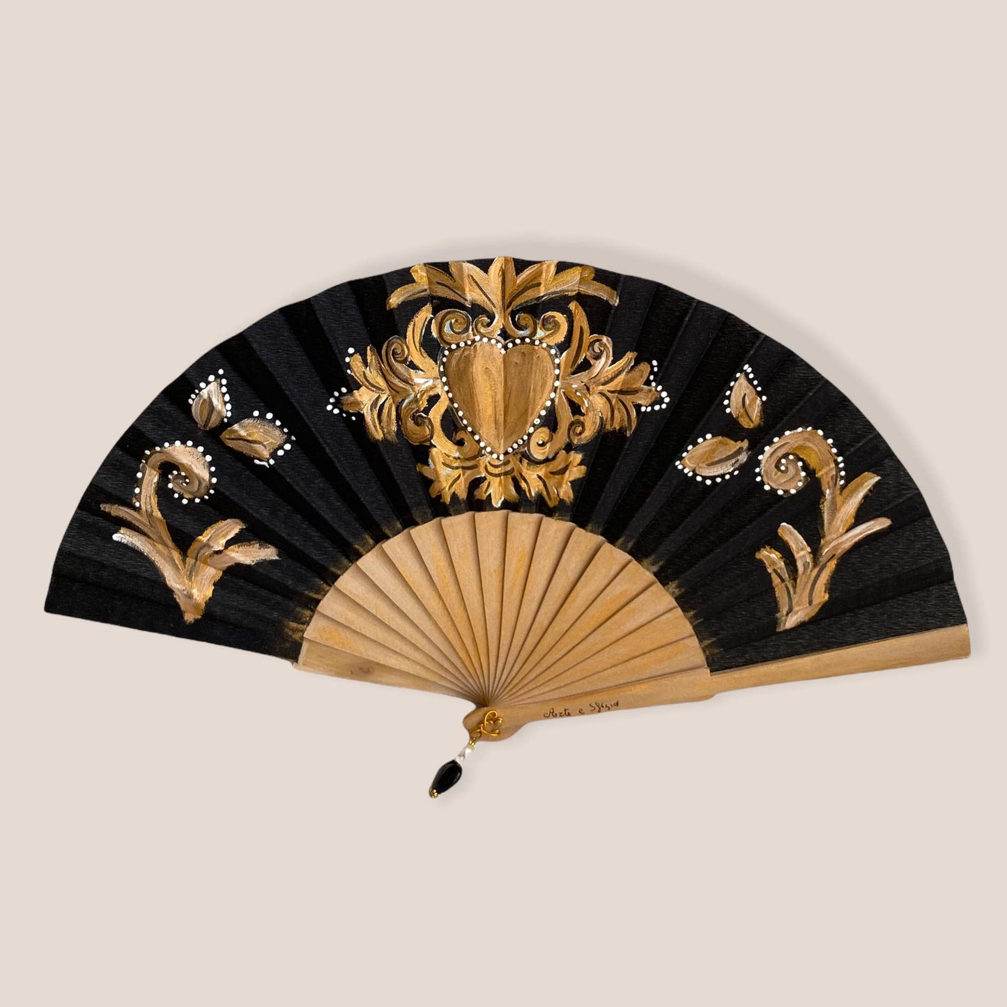 Éventail sicilien peint à la main en tissu et en bois