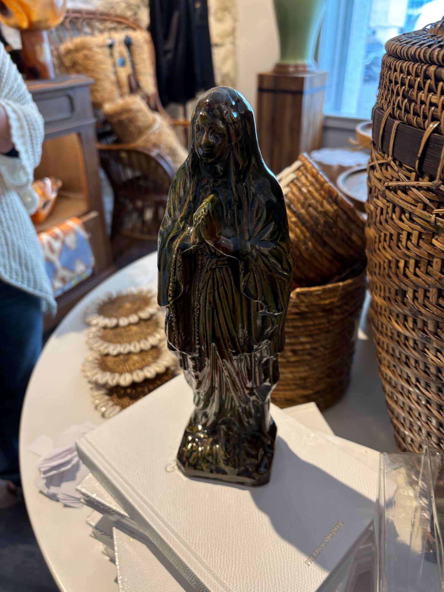 Vierge en céramique moulée et émaillée à Aspiran