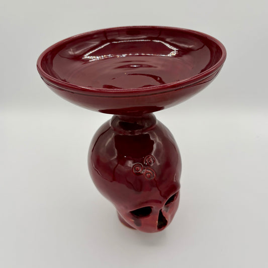 Coupe en céramique sur pied sculpté en forme de crâne, réalisée à la main à Aspiran