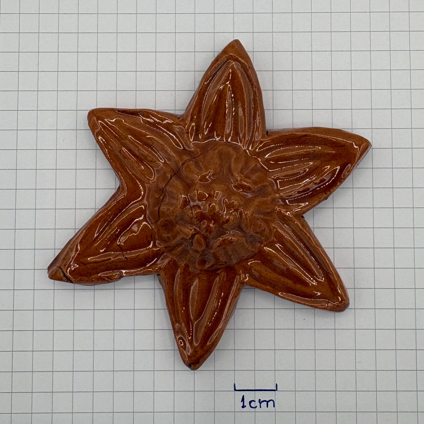 Aimant décoratif en forme de fleur, réalisé en céramique vernissée