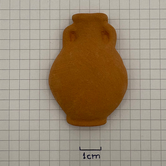 Petit aimant décoratif en céramique représentant une amphore à vin stylisée de type Gauloise 7