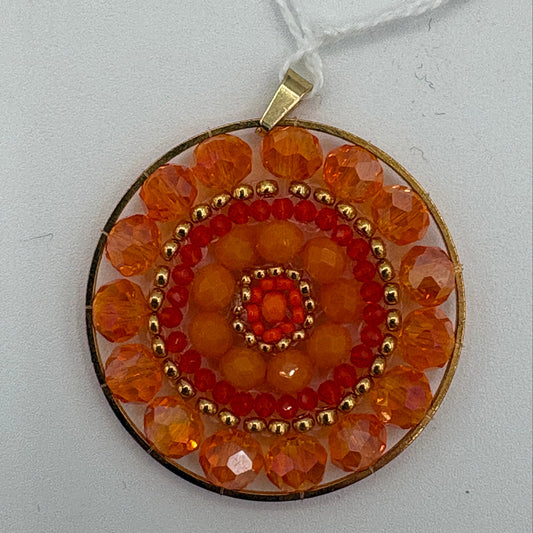 Pendentif en tissage rond orange et doré