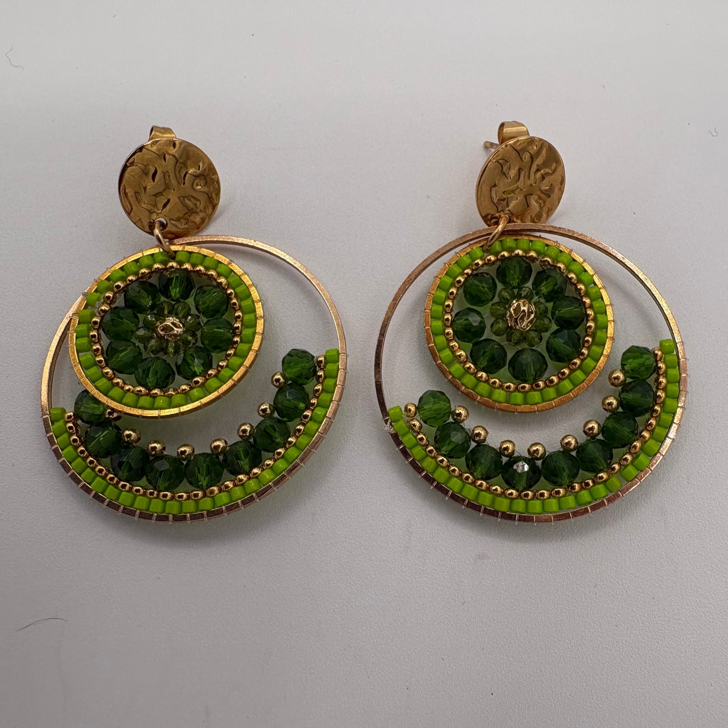 Boucles d’oreilles en tissage vert et doré avec perles Miyuki