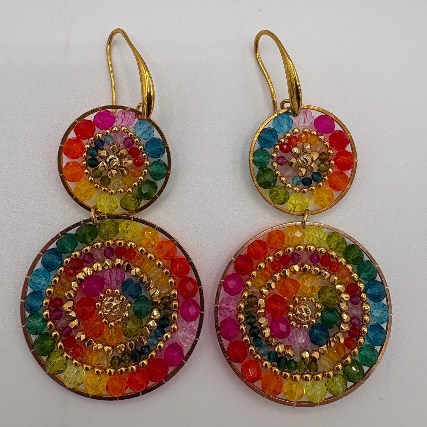Boucles d’oreilles en tissage multicolore et doré avec perles Miyuki