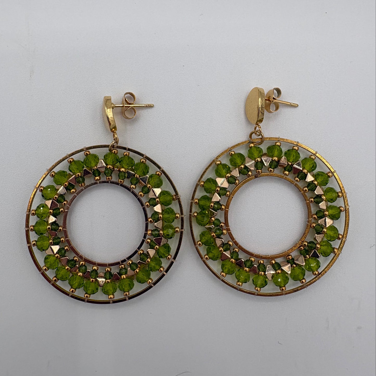 Boucles d’oreilles cercle vert et doré avec perles Miyuki