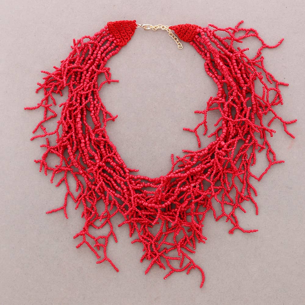 Collier ras du cou avec pendentif et perles corail noires