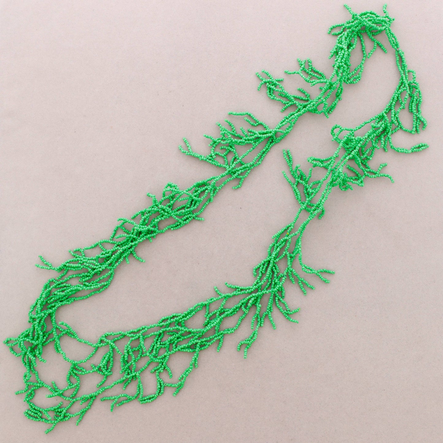 Long collier de perles corail