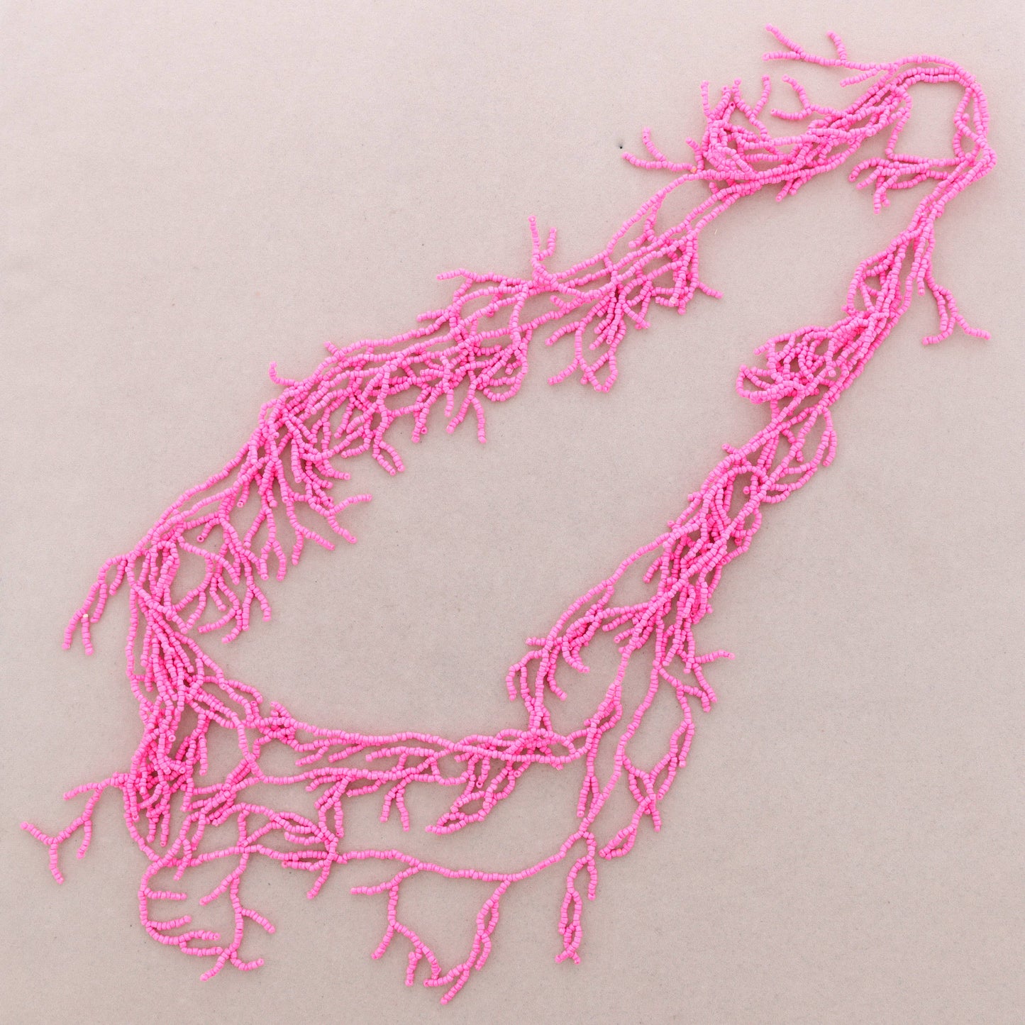Long collier de perles corail