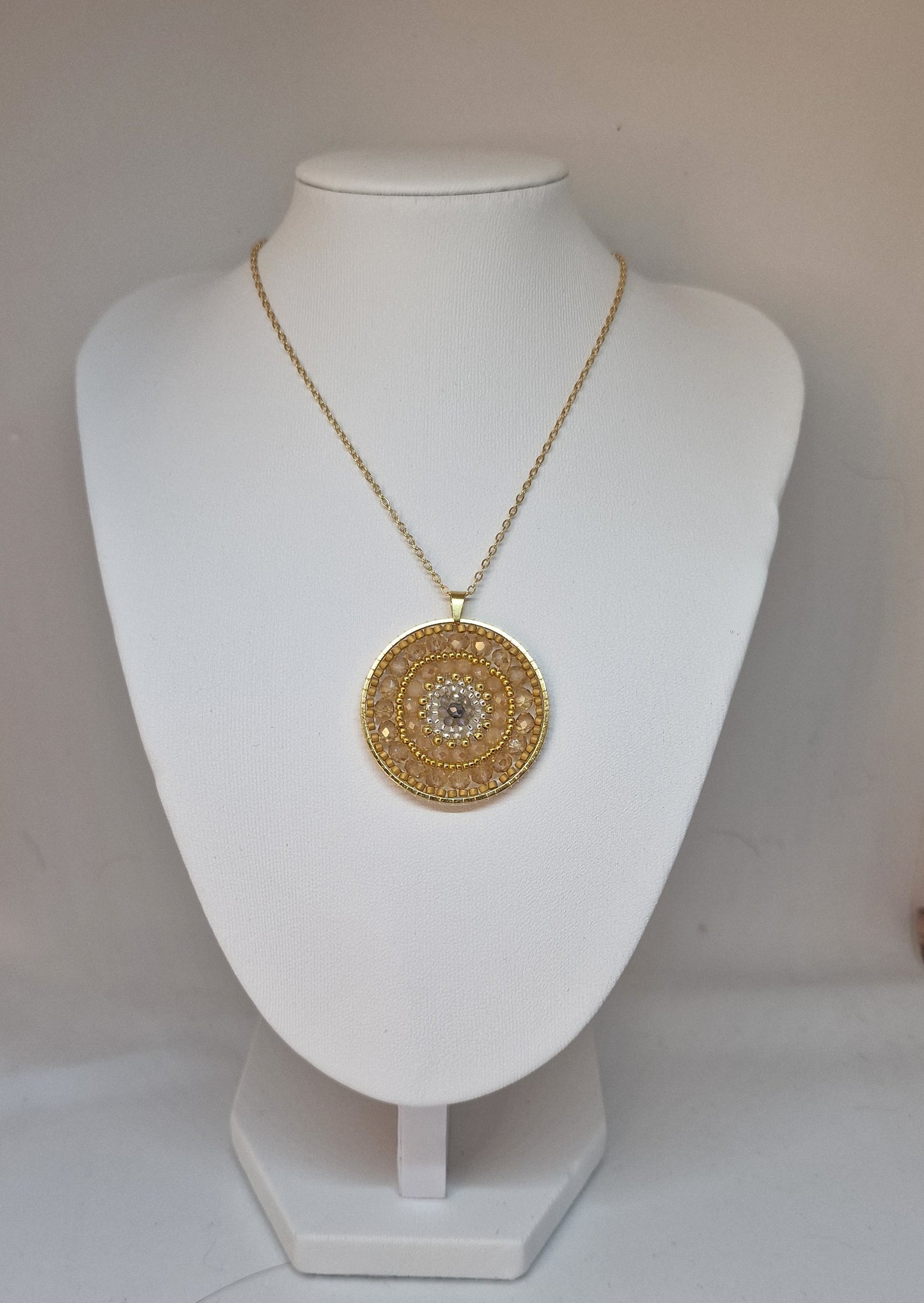 Pendentif tissé ambre et or