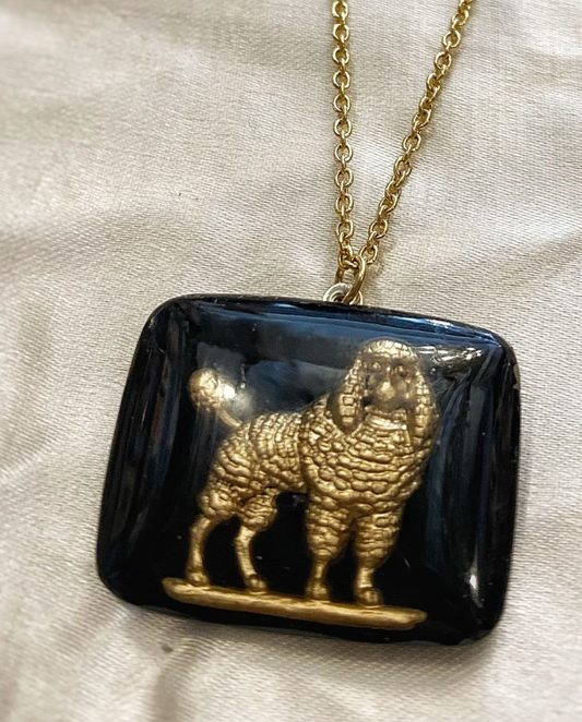 Collier Pendentif Intaille Caniche — Verre Vintage Années 50